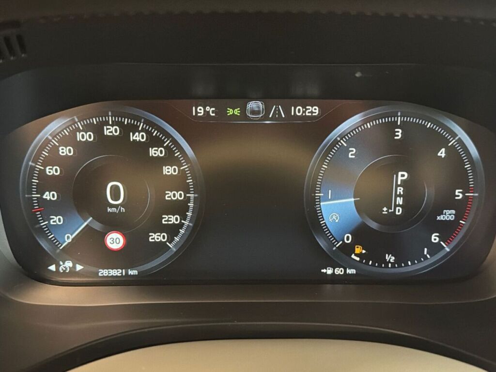 Volvo XC60 2019 Ruskea (beige)