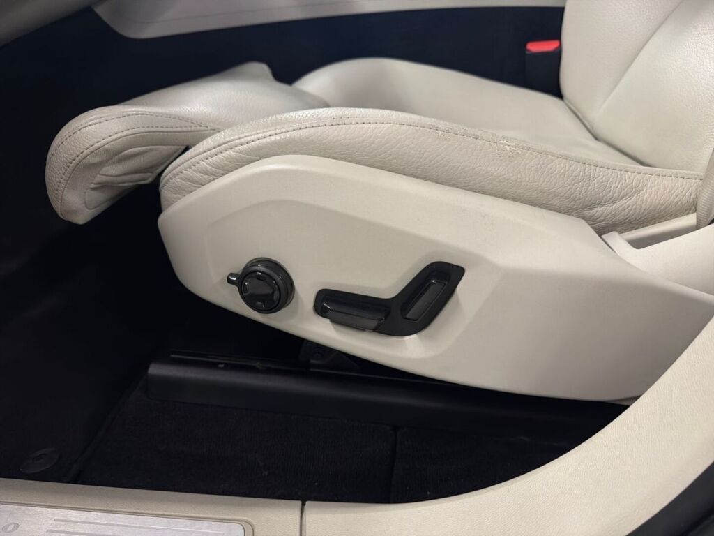Volvo XC60 2019 Ruskea (beige)