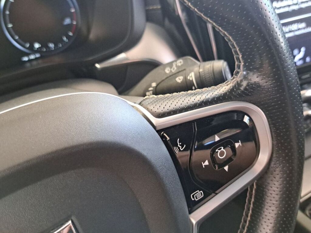 Volvo XC60 2019 Valkoinen