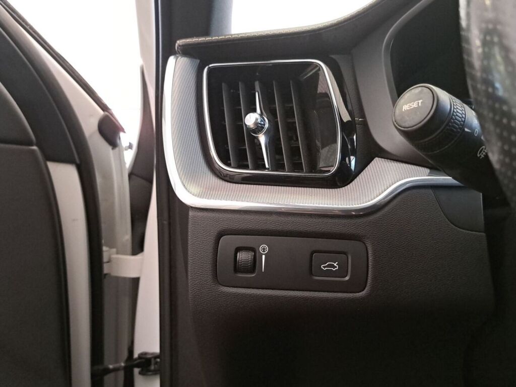 Volvo XC60 2019 Valkoinen