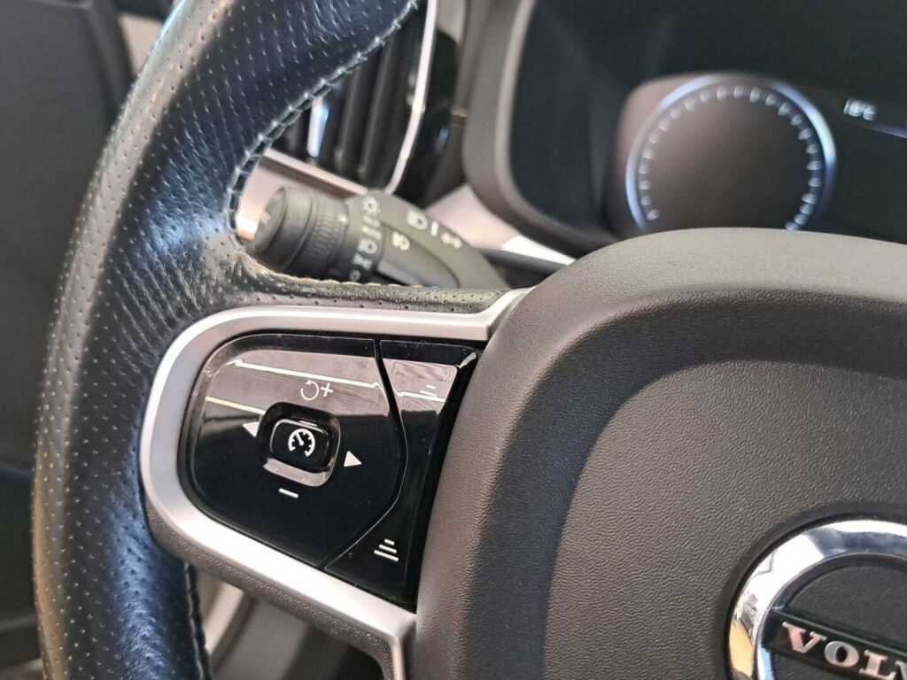 Volvo XC60 2019 Valkoinen