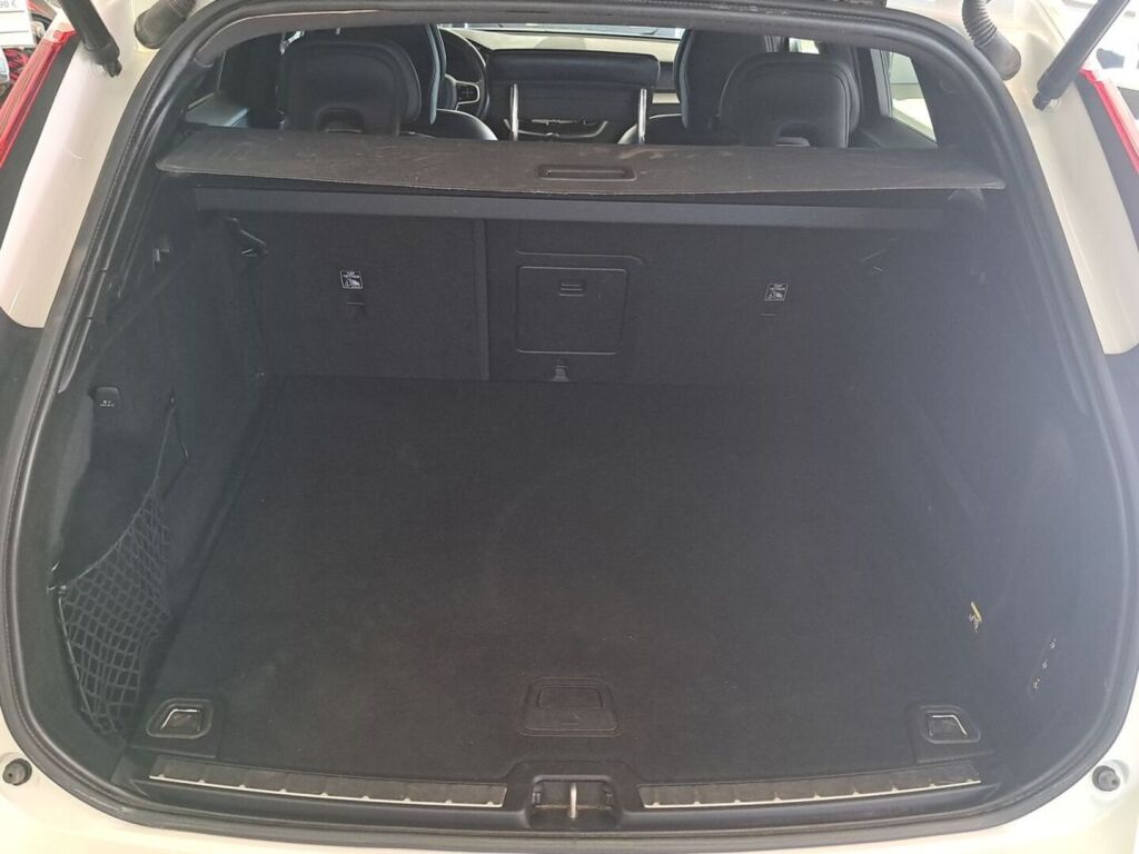 Volvo XC60 2019 Valkoinen