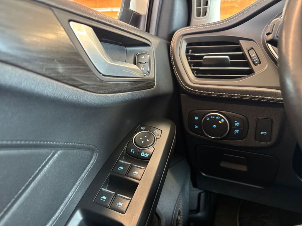 Ford Focus 2019 Valkoinen