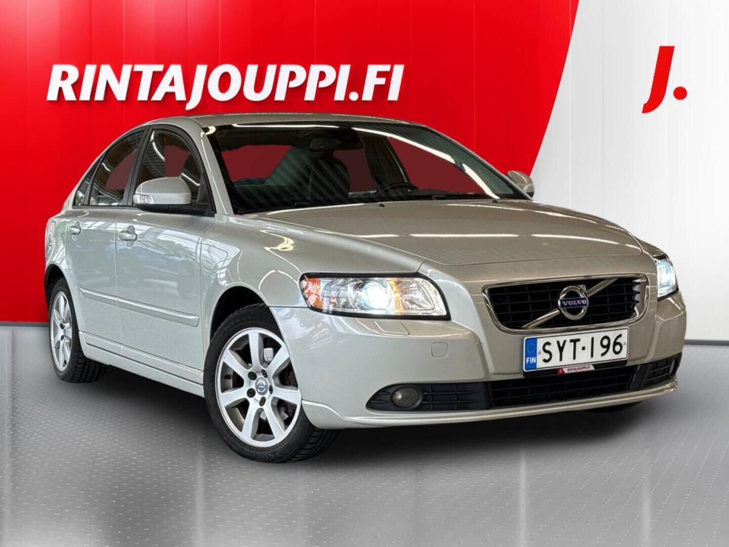 Valkoinen Volvo S40