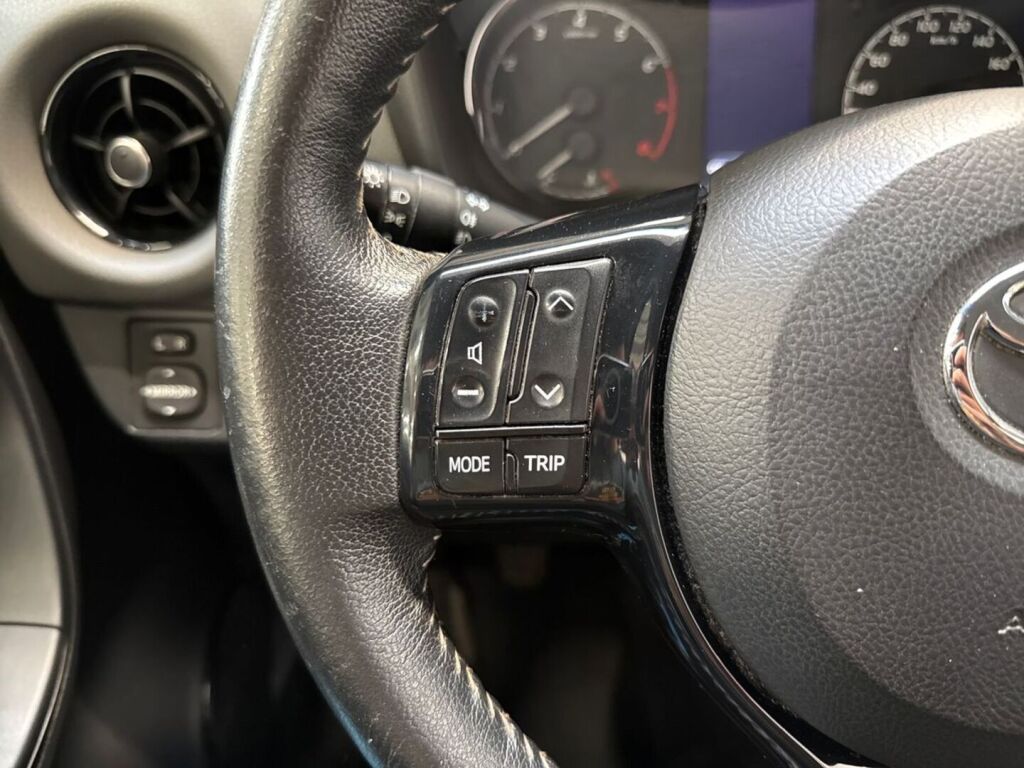Toyota Yaris 2019 Harmaa