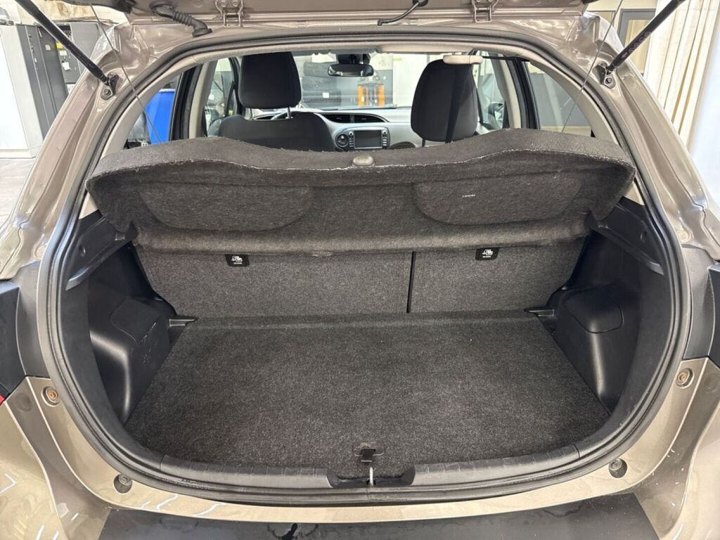 Toyota Yaris 2019 Harmaa