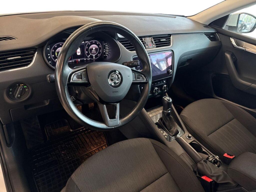 Skoda Octavia 2019 Valkoinen