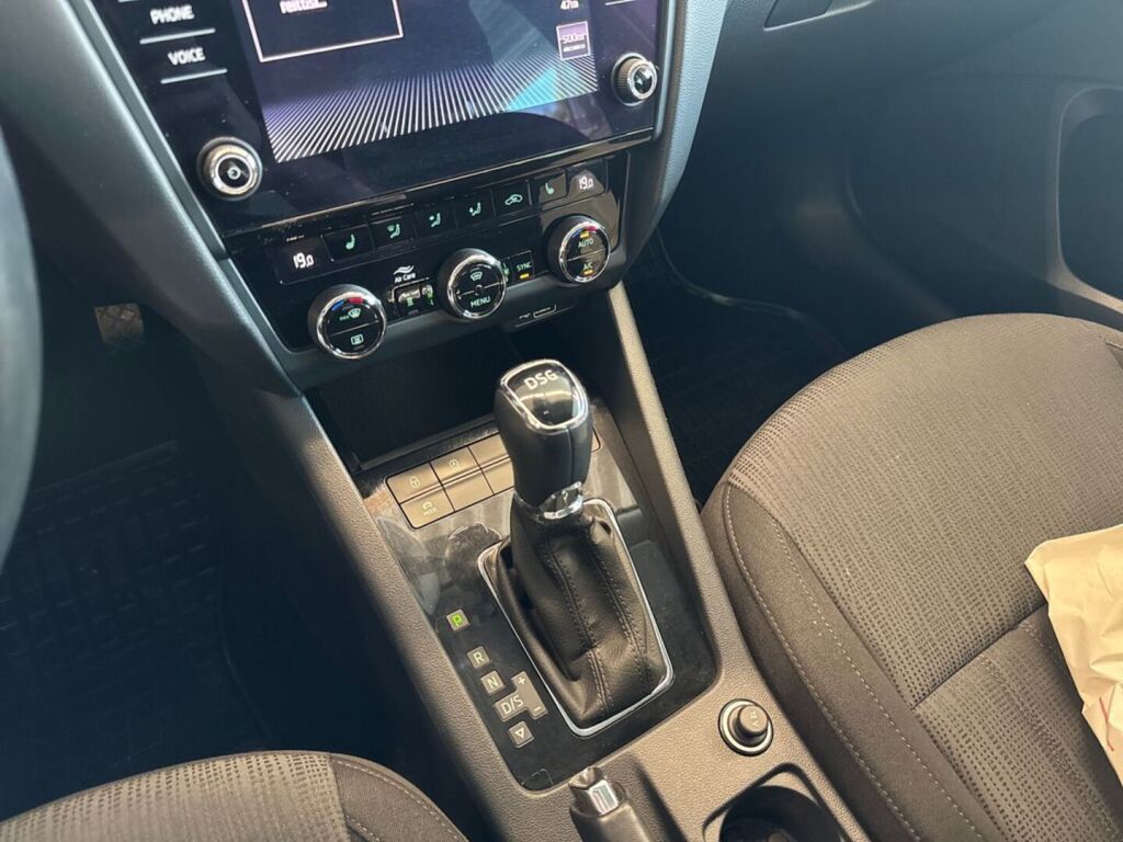 Skoda Octavia 2019 Valkoinen