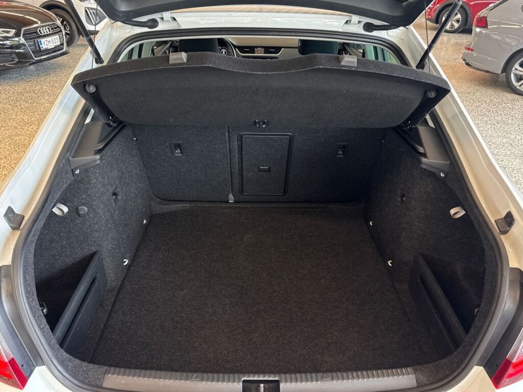 Skoda Octavia 2019 Valkoinen