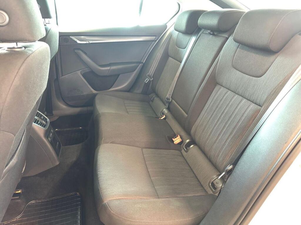 Skoda Octavia 2019 Valkoinen