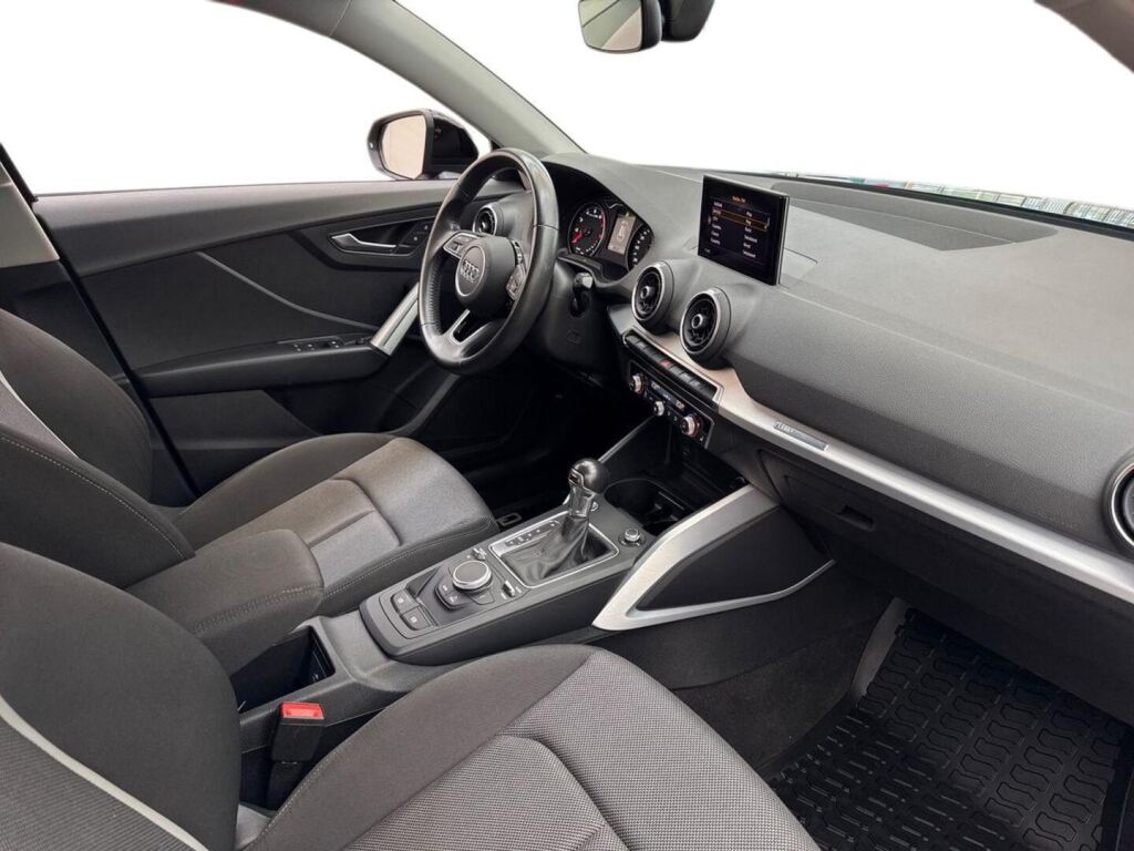Audi Q2 2020 Musta