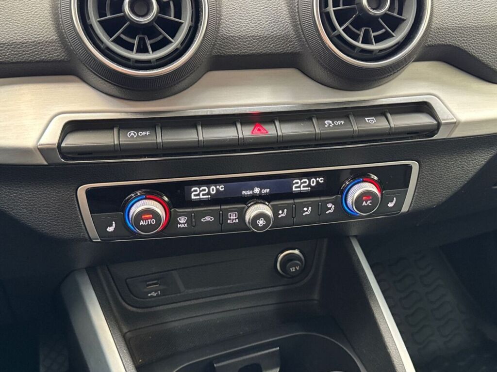 Audi Q2 2020 Musta