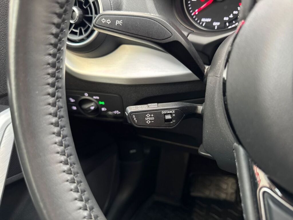 Audi Q2 2020 Musta