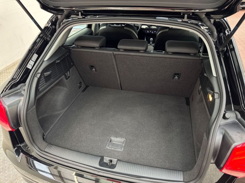 Audi Q2 2020 Musta