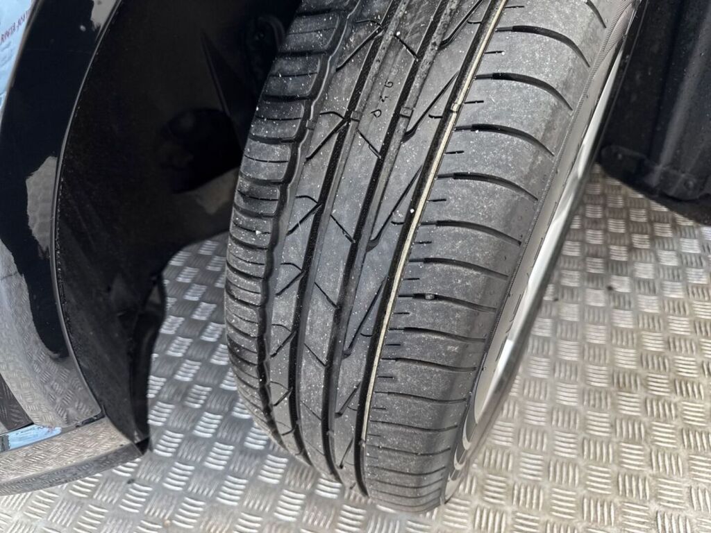 Audi Q2 2020 Musta