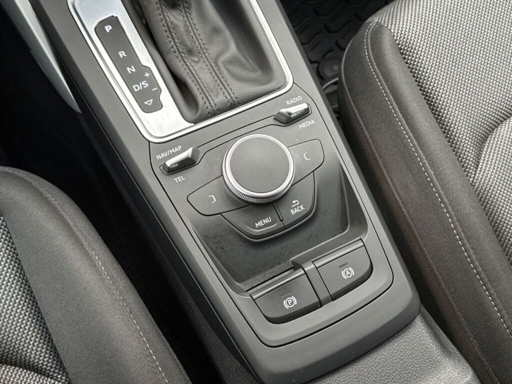 Audi Q2 2020 Musta