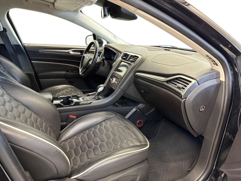 Ford Mondeo 2020 Musta