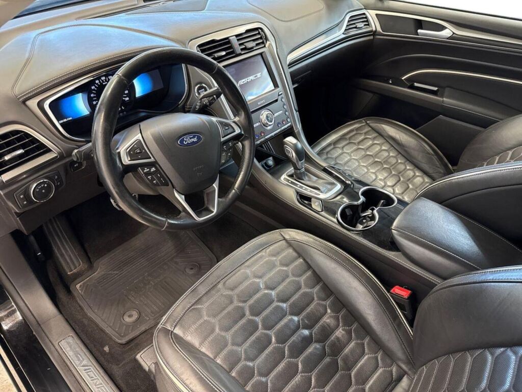 Ford Mondeo 2020 Musta