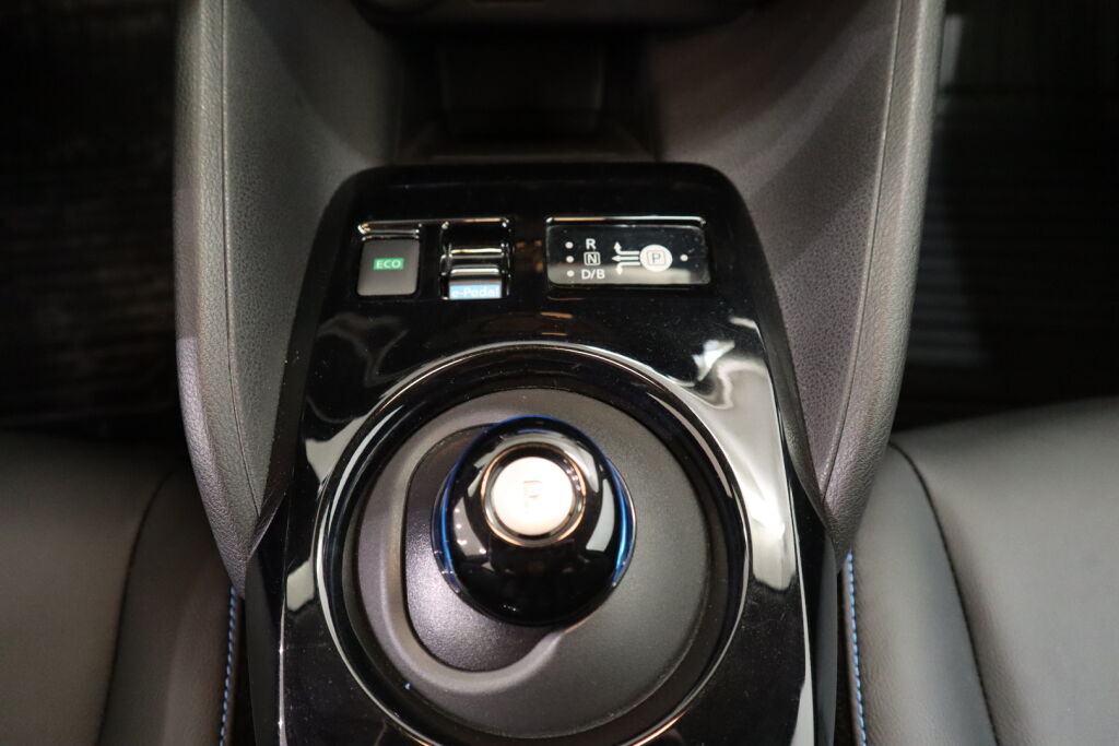 Nissan Leaf 2018 Musta