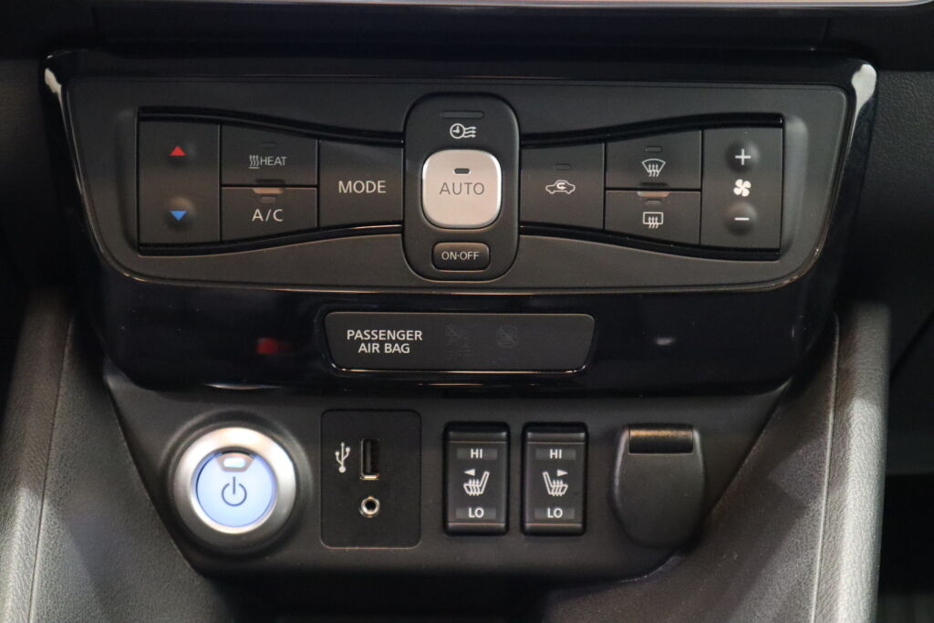 Nissan Leaf 2018 Musta