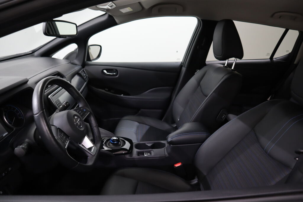Nissan Leaf 2018 Musta
