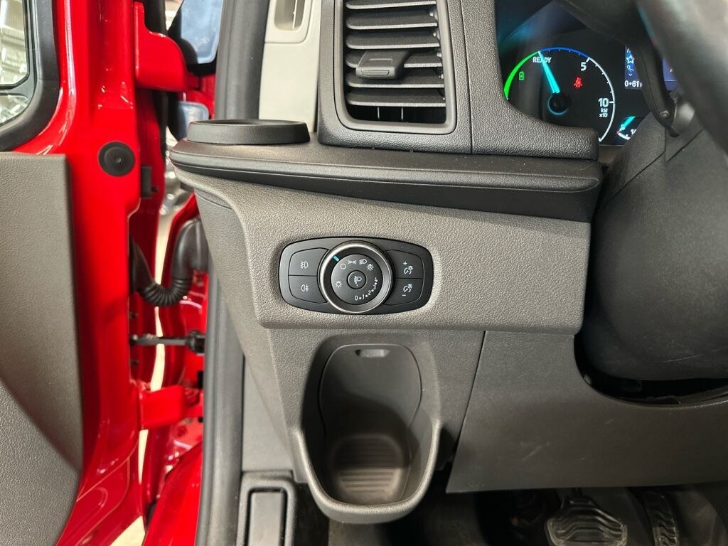 Ford Transit Custom 2022 Punainen