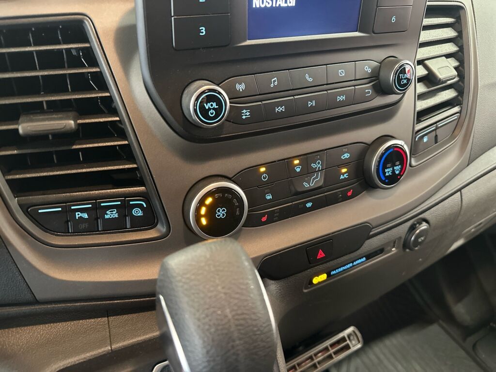 Ford Transit Custom 2022 Punainen