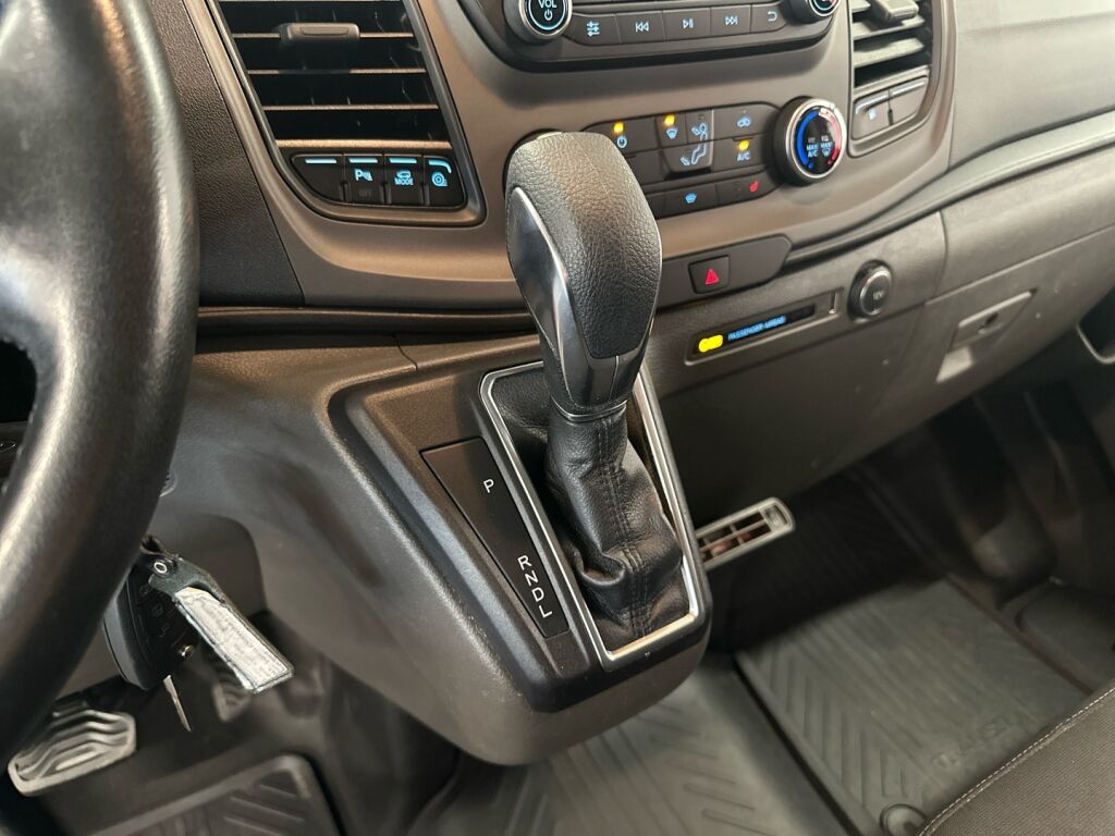 Ford Transit Custom 2022 Punainen