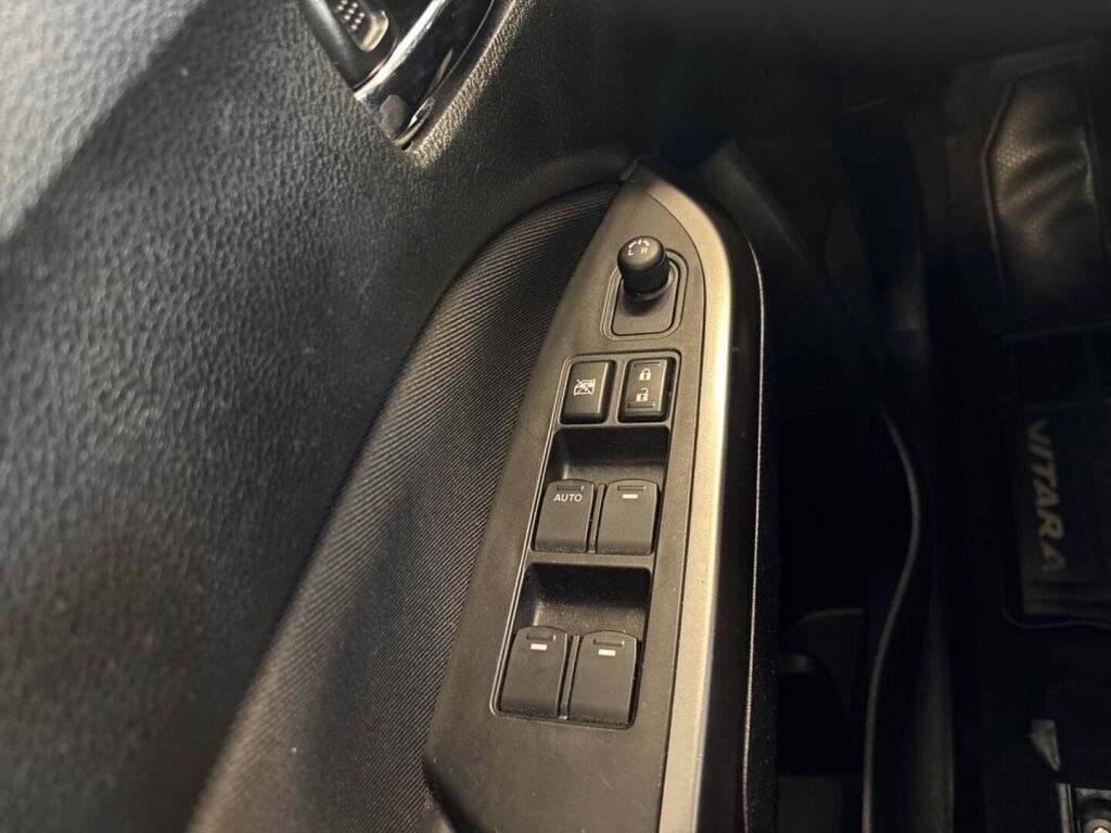 Suzuki Vitara 2021 Harmaa