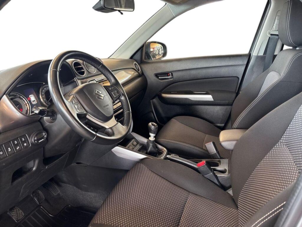 Suzuki Vitara 2021 Harmaa