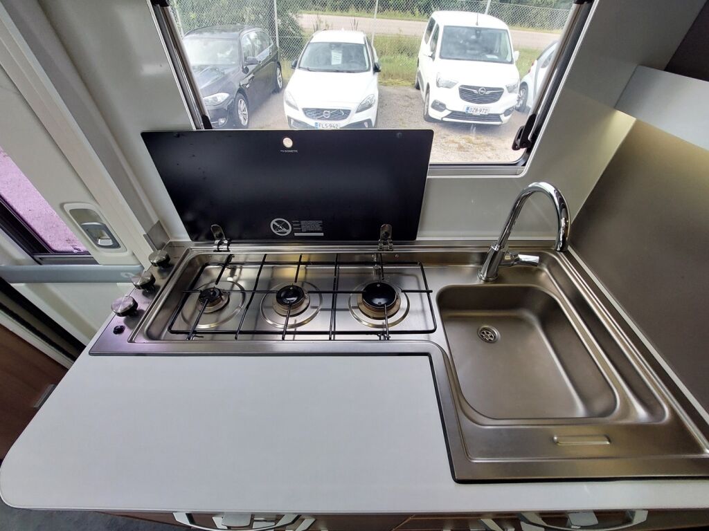 Adria Coral XL Plus 600 DP 2021 9