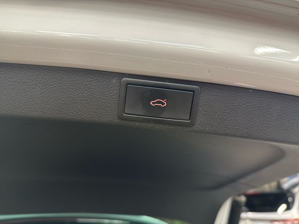 Skoda Octavia 2021 Valkoinen