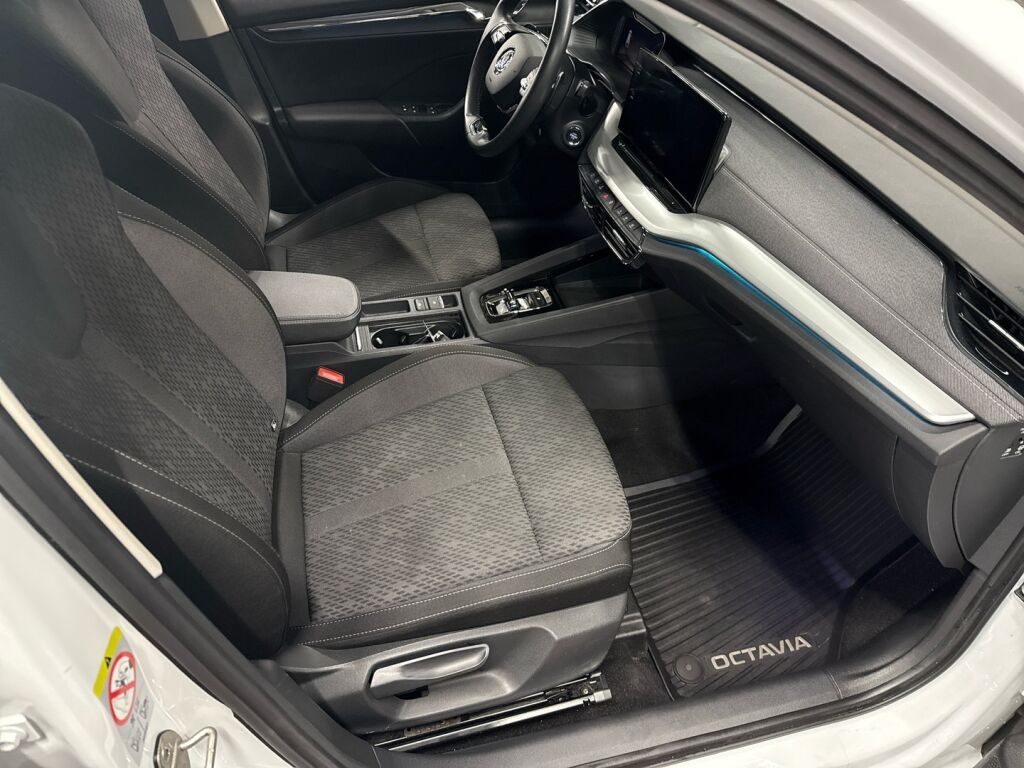 Skoda Octavia 2021 Valkoinen