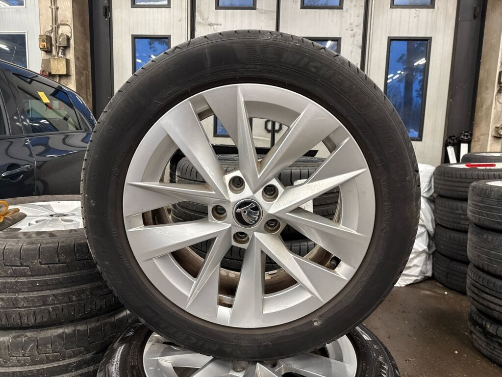 Skoda Octavia 2021 Valkoinen