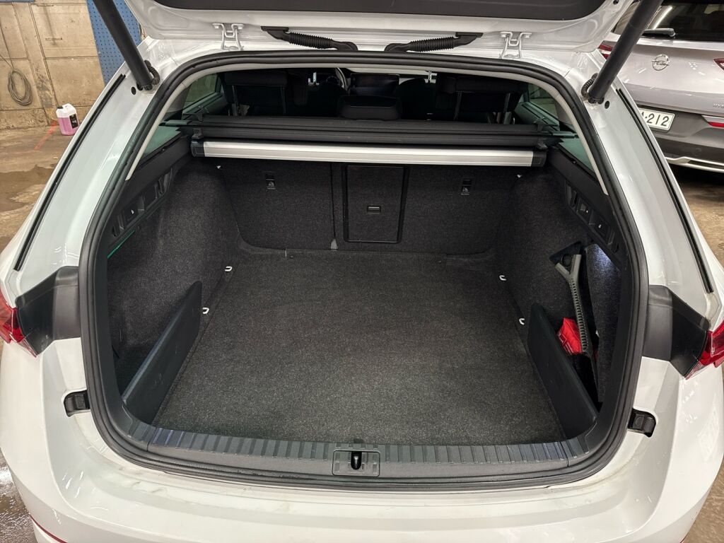 Skoda Octavia 2021 Valkoinen