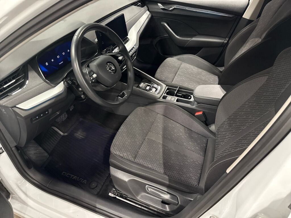 Skoda Octavia 2021 Valkoinen