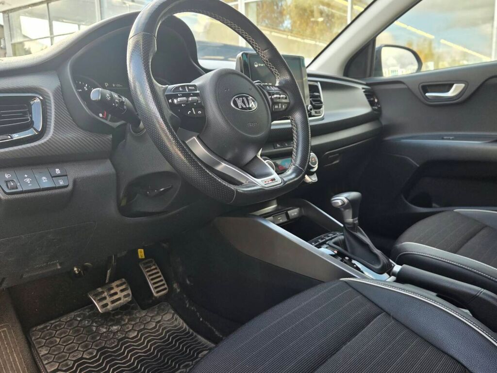 Kia Rio 2021 Musta