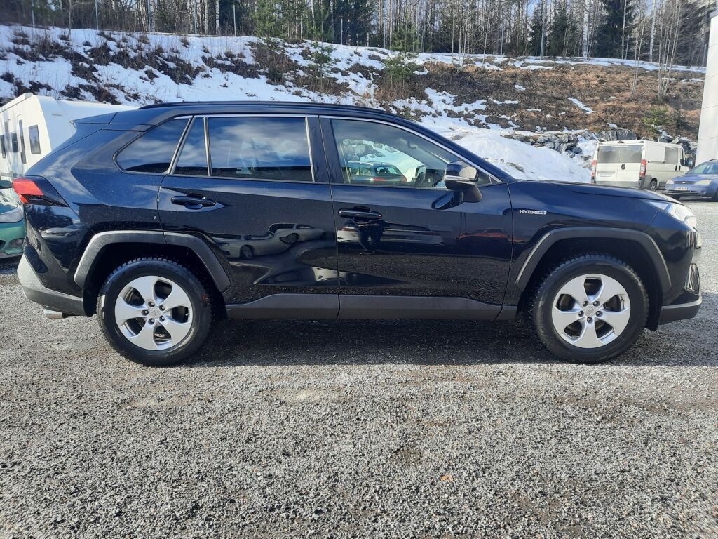 Toyota RAV4 2021 Musta