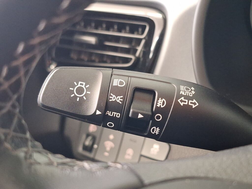 Kia Rio 2021 Musta