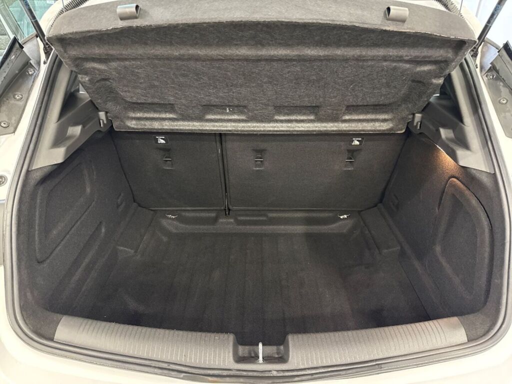 Opel Astra 2021 Valkoinen