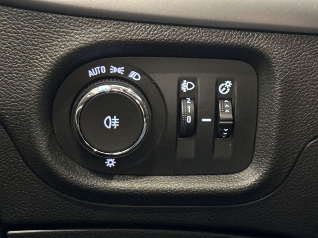 Opel Astra 2021 Valkoinen