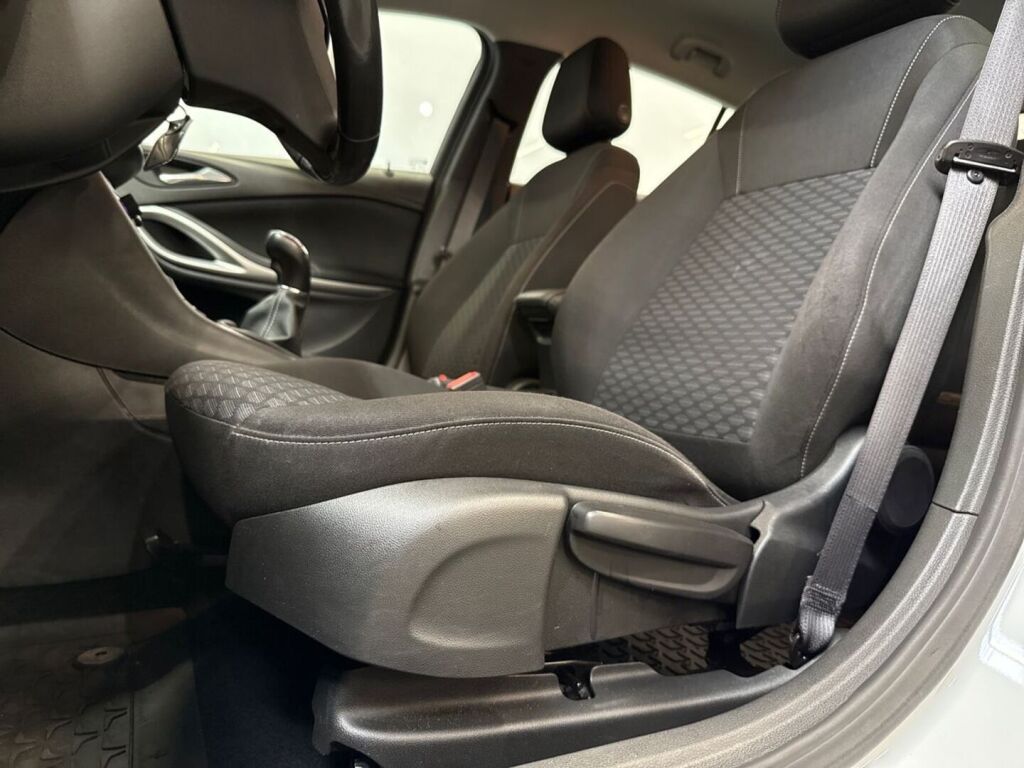 Opel Astra 2021 Valkoinen