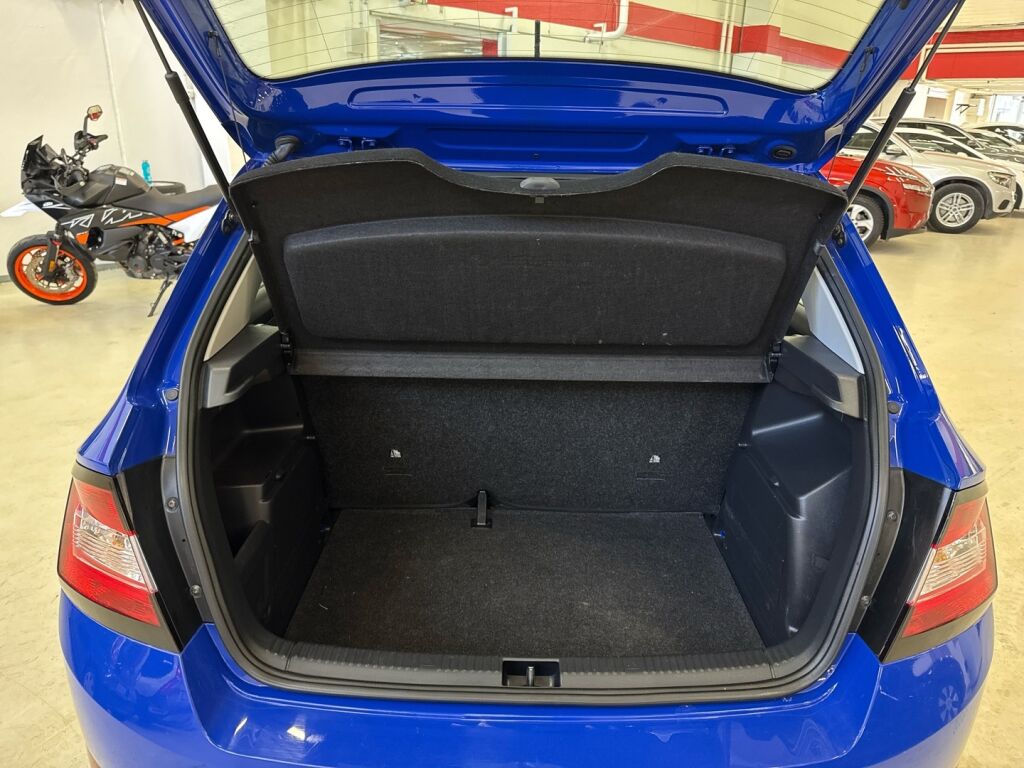 Skoda Fabia 2021 Sininen
