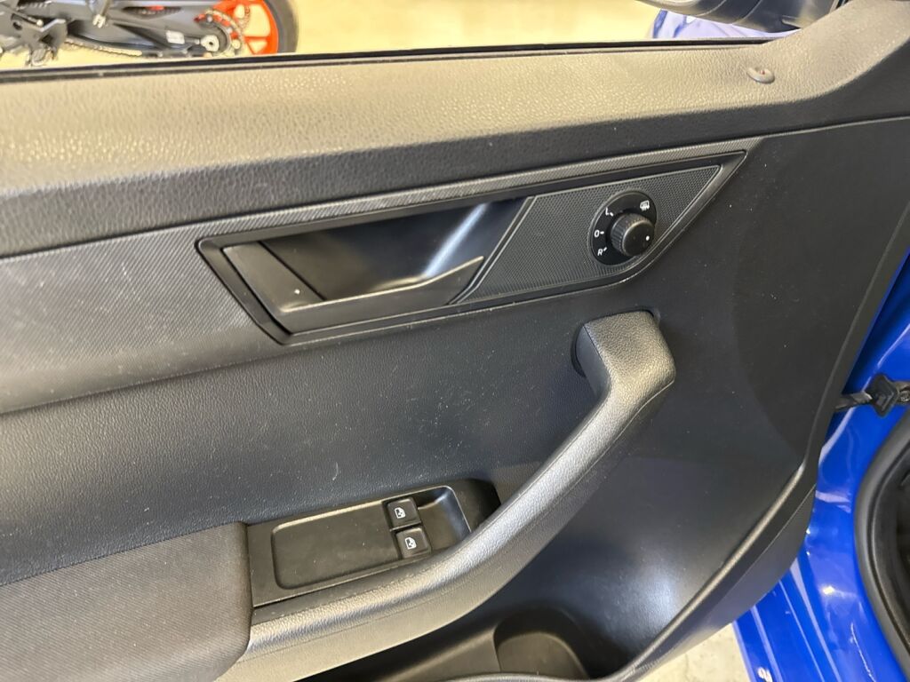 Skoda Fabia 2021 Sininen