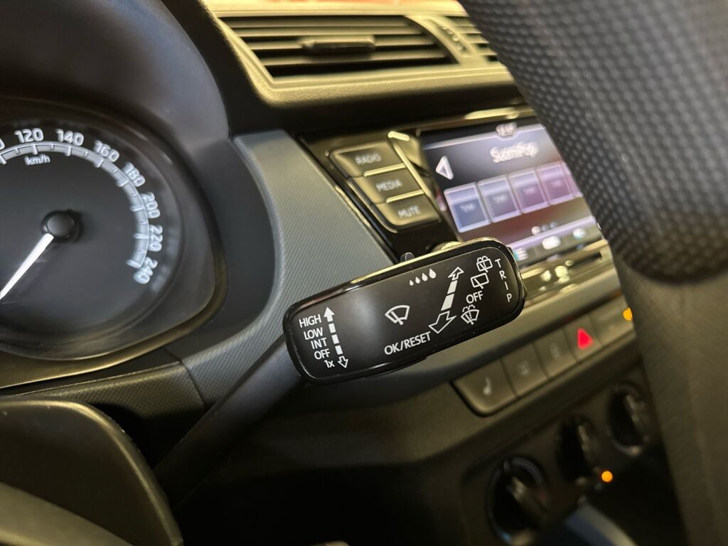 Skoda Fabia 2021 Sininen
