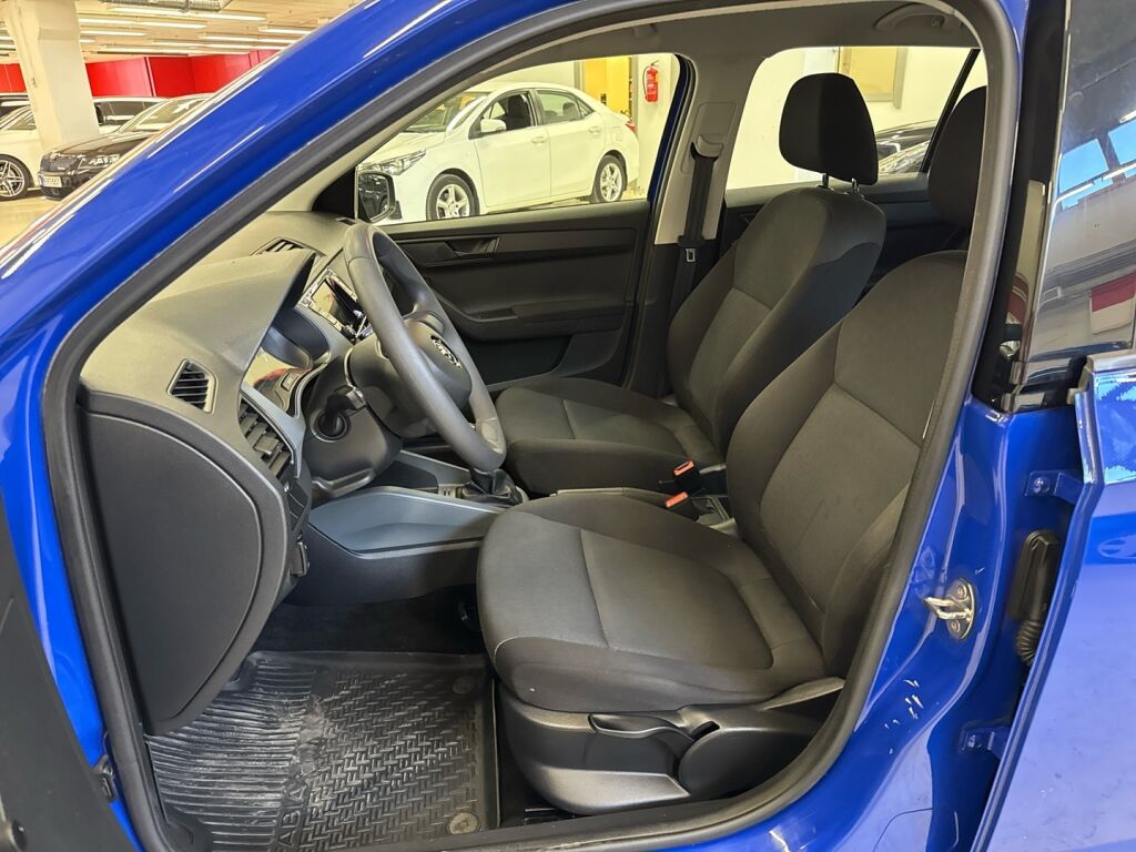 Skoda Fabia 2021 Sininen