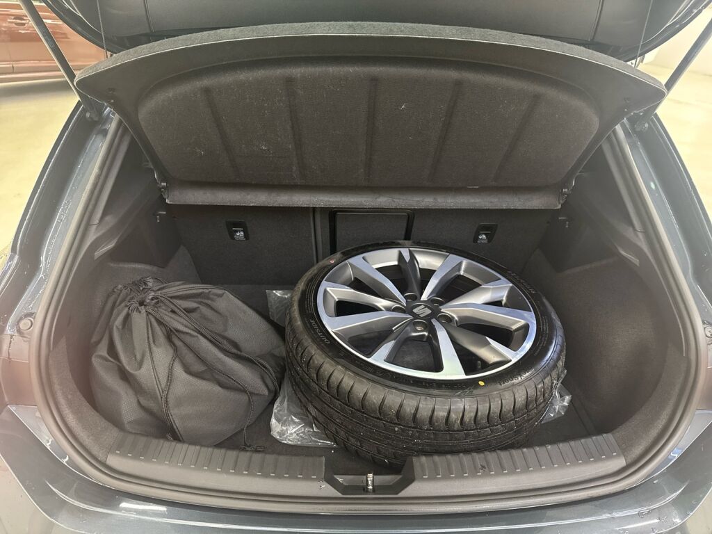 Seat Leon 2021 Harmaa