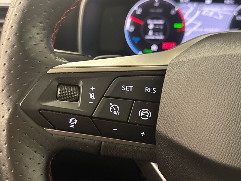 Seat Leon 2021 Harmaa