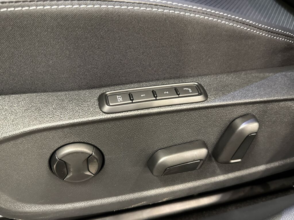 Ford Explorer 2026 Sininen