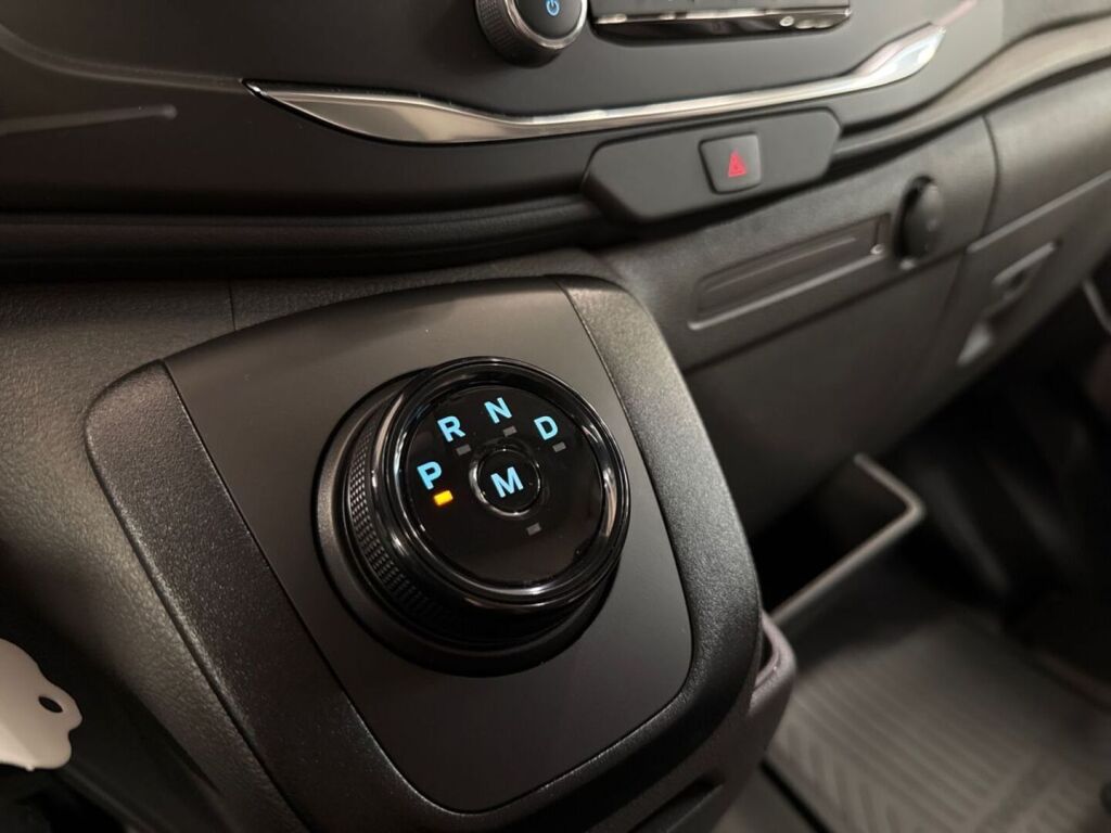 Ford Transit 2026 Valkoinen